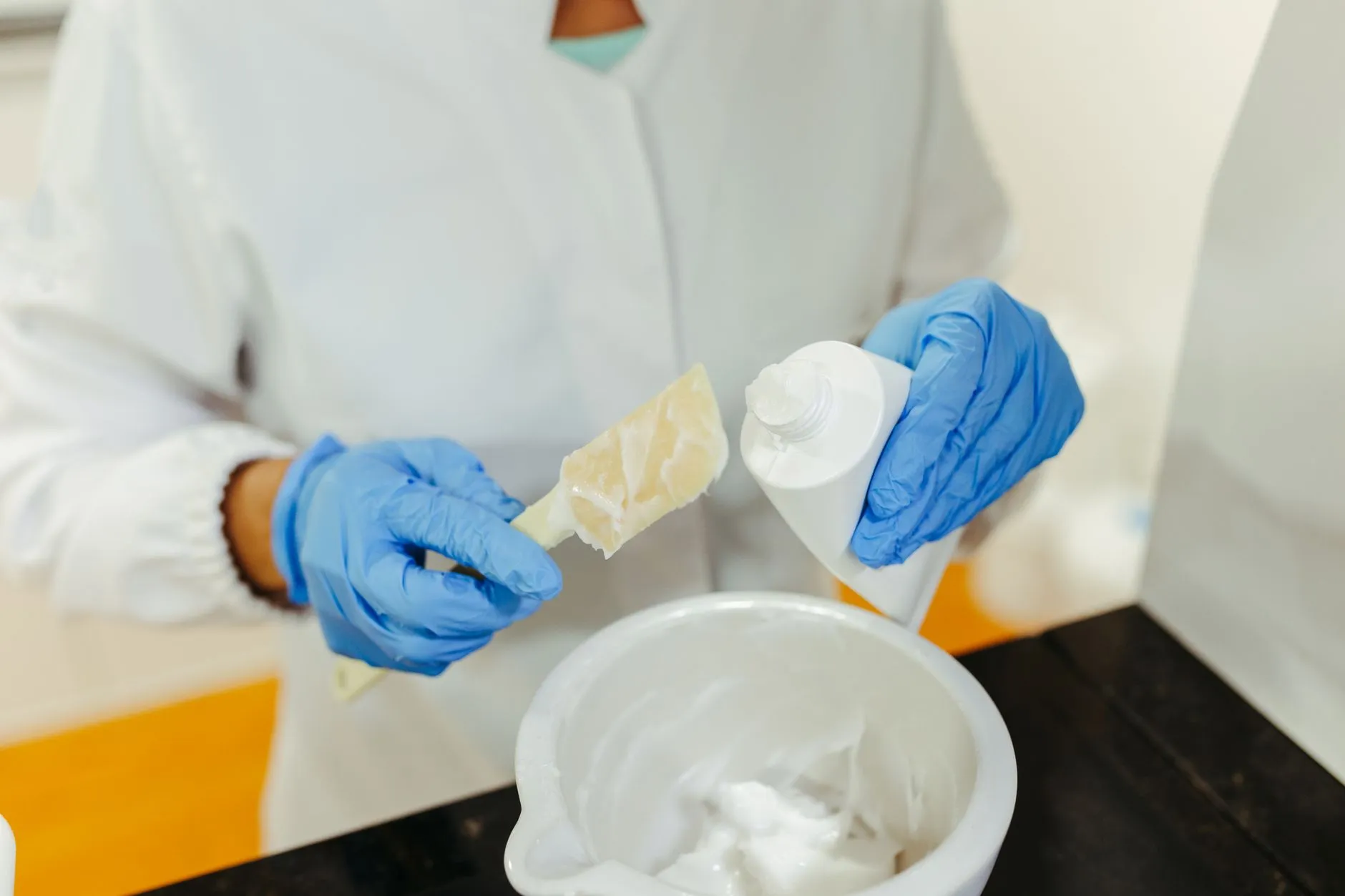贴片电阻器与插件电阻器性能对比及适用场景分析